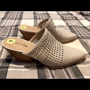 Seven Dials mule/boot.Beige. 9.5